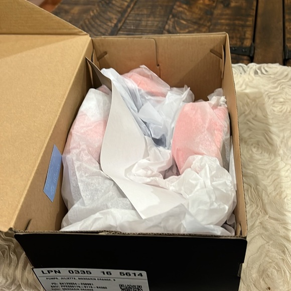 Juliette mandarin orange pumps size 8 by Justfab - Picture 5 of 5